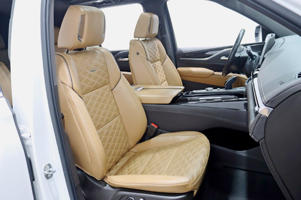 Used 2021 Cadillac Escalade Premium Luxury AWD/4WD image 25
