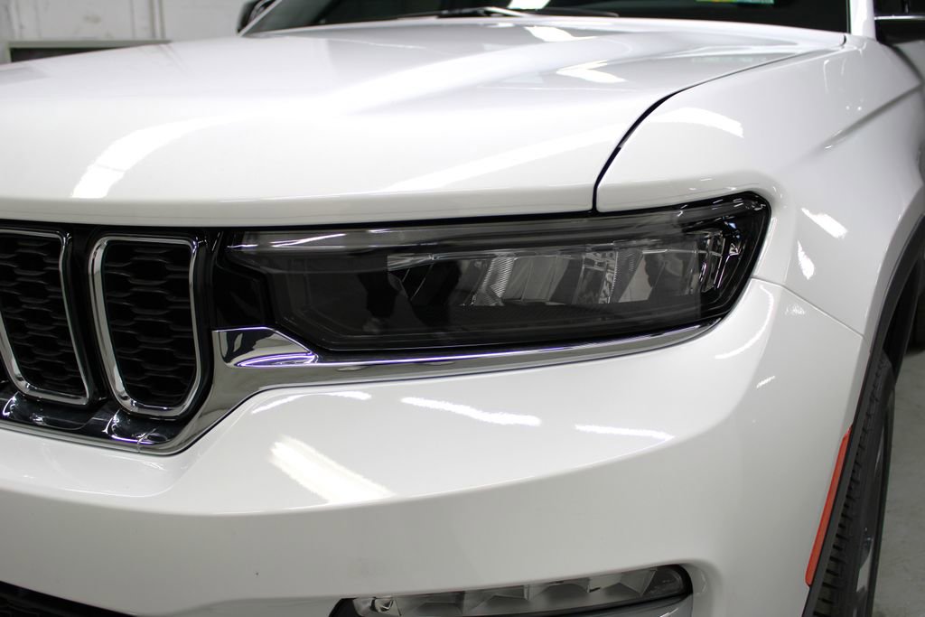 New 2025 Jeep Grand Cherokee Limited w/ Luxury Tech Group II image 34