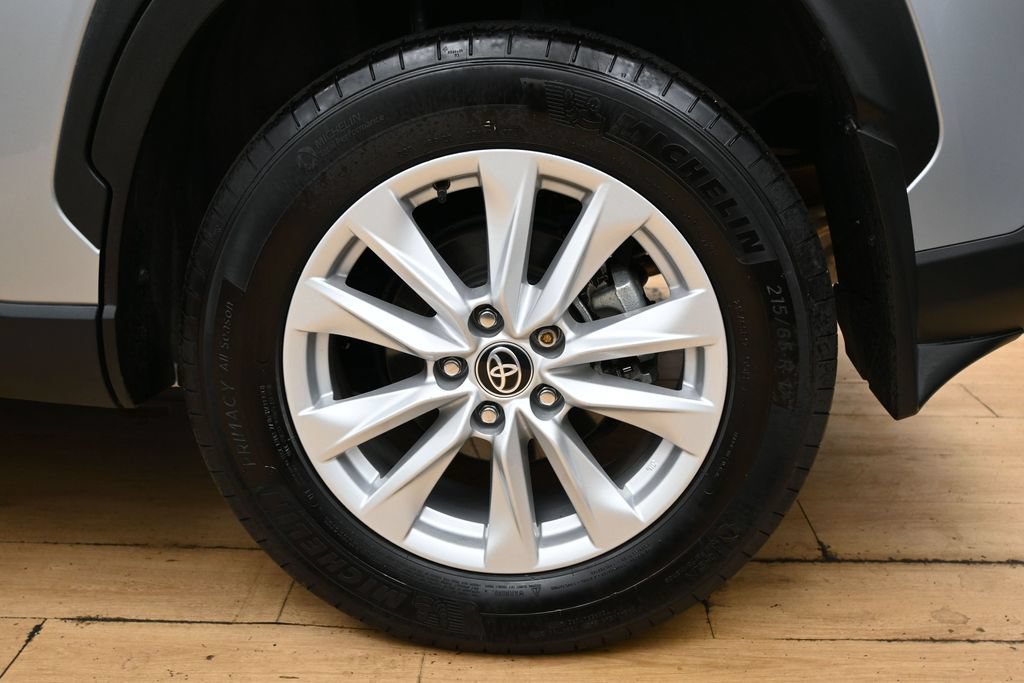 Used 2024 Toyota Corolla Cross LE AWD/4WD image 11
