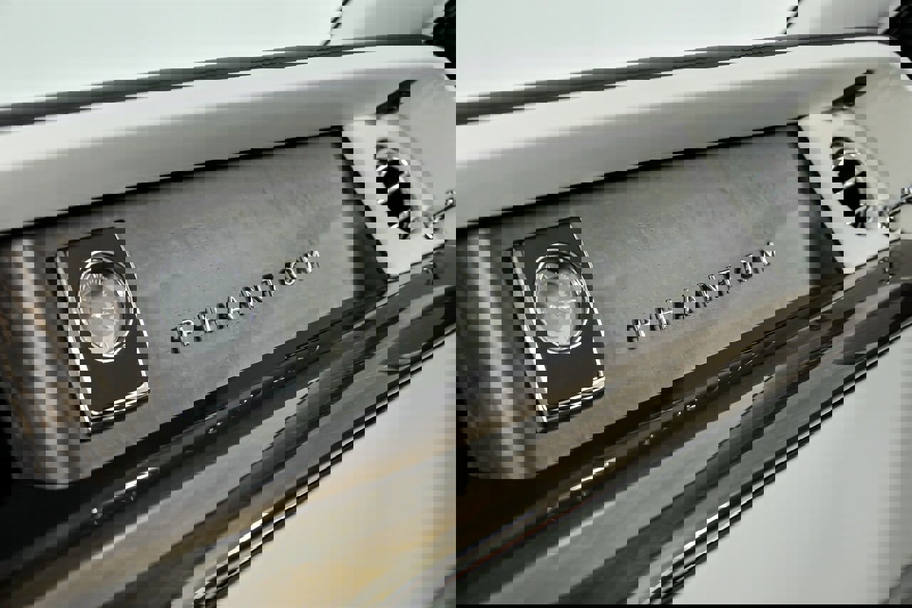 Used 2018 Rolls-Royce Phantom Sedan image 37