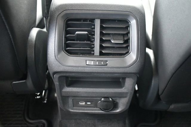 Used 2023 Volkswagen Tiguan SE FWD image 12