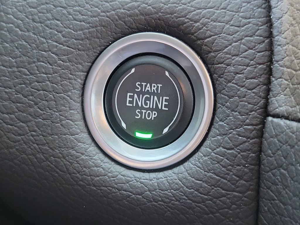 Used 2022 GMC Yukon Denali RWD image 11