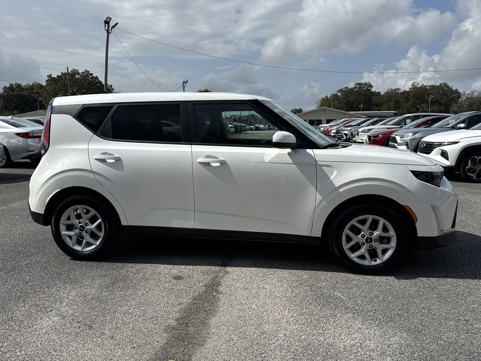 Used 2024 Kia Soul LX w/ LX Technology Package image 8
