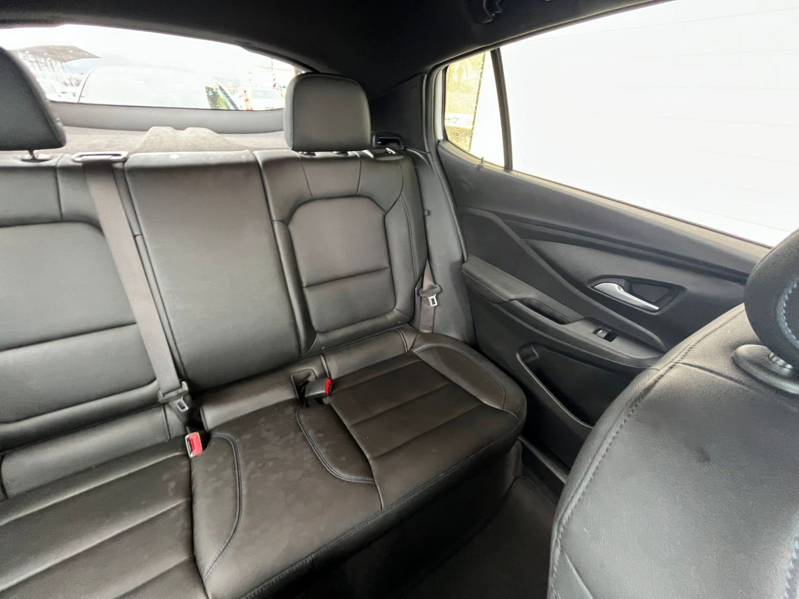 Used 2025 Buick Envista Sport Touring image 39