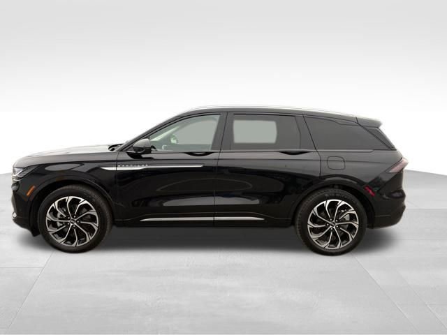 Used 2024 Lincoln Nautilus Reserve image 11