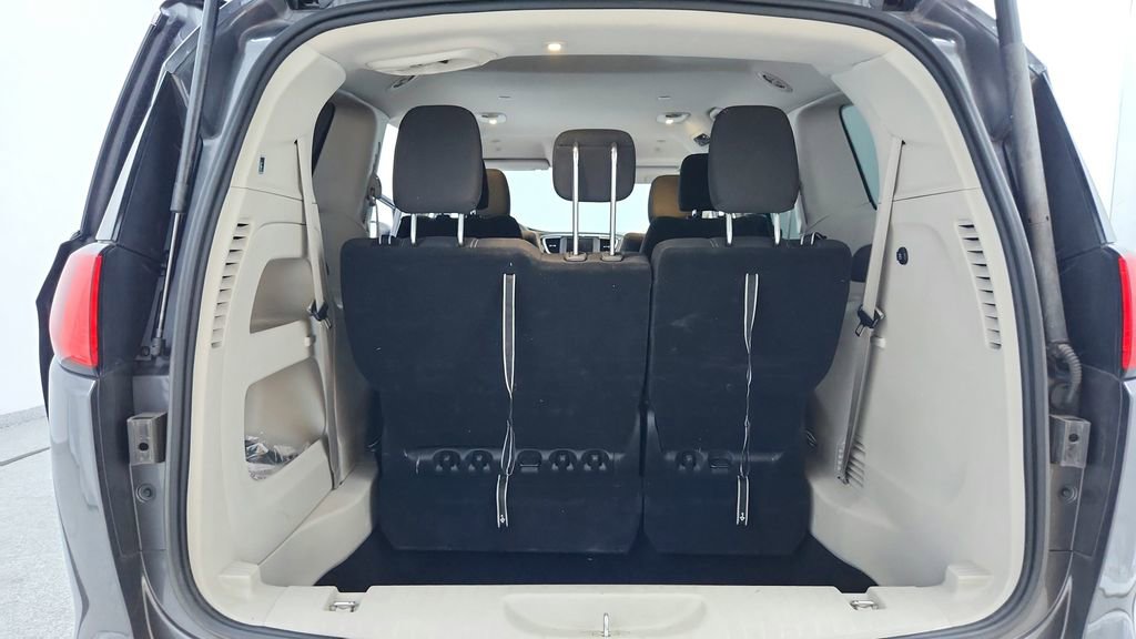 Used 2023 Chrysler Voyager LX image 38