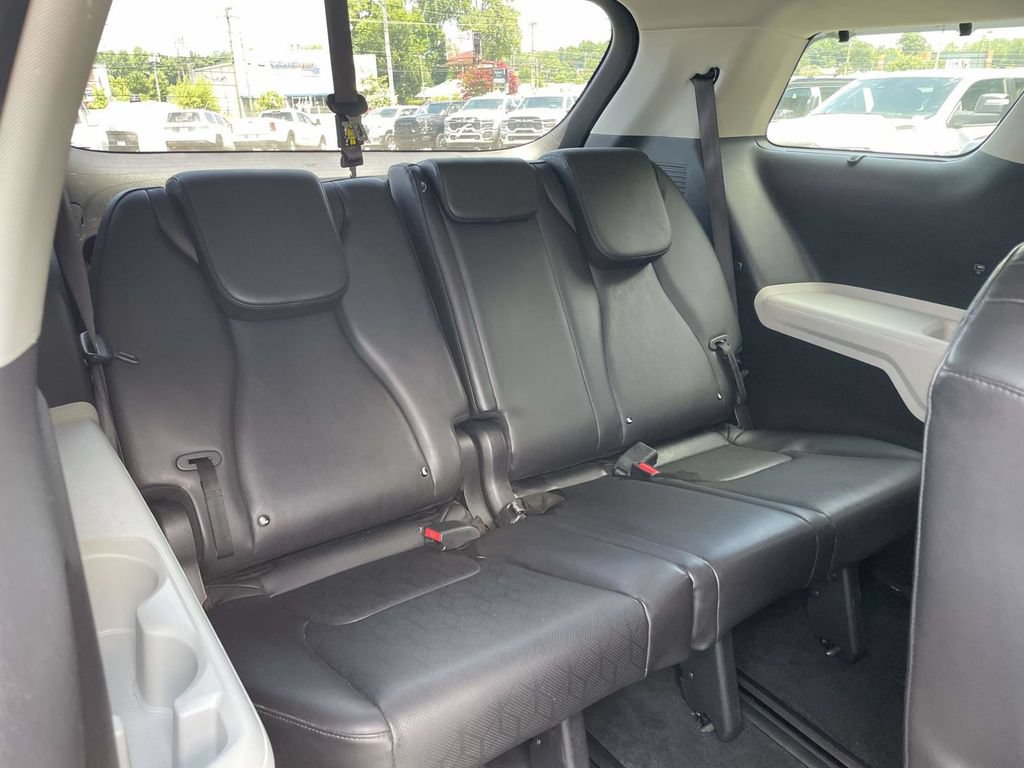 Used 2024 Kia Carnival EX FWD image 18