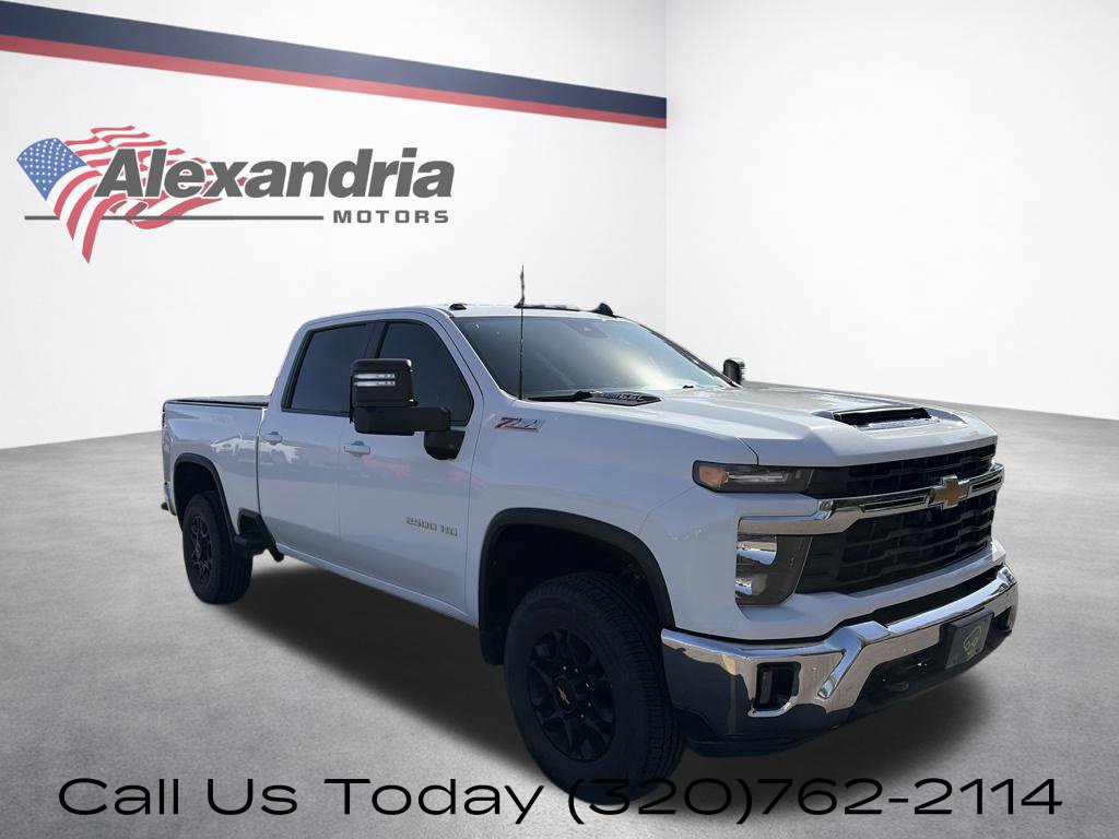 Used 2024 Chevrolet Silverado 2500 LT AWD/4WD image 3