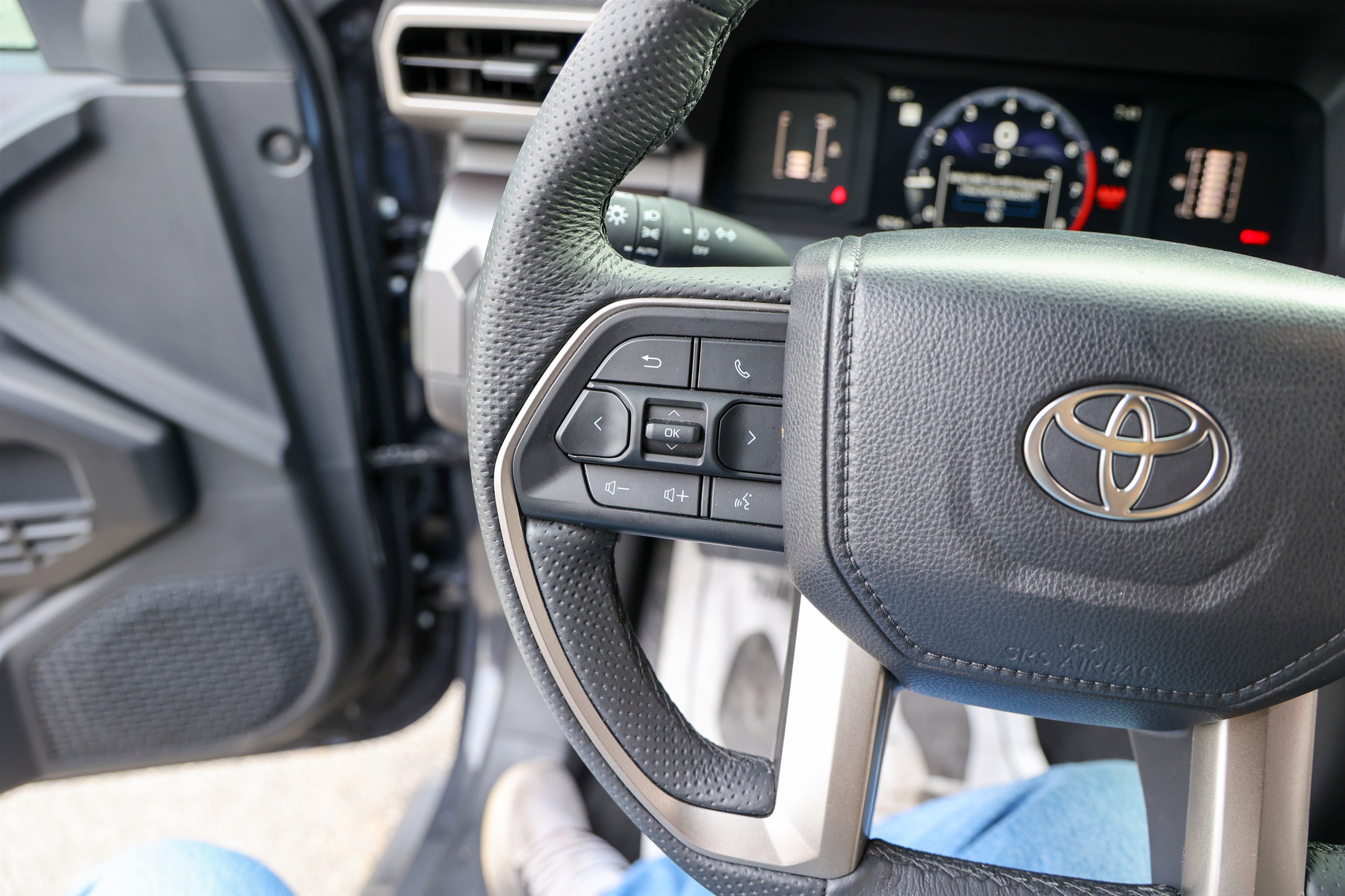 Certified 2025 Toyota Tacoma SR5 w/ SR5 Upgrade Package AWD/4WD image 21