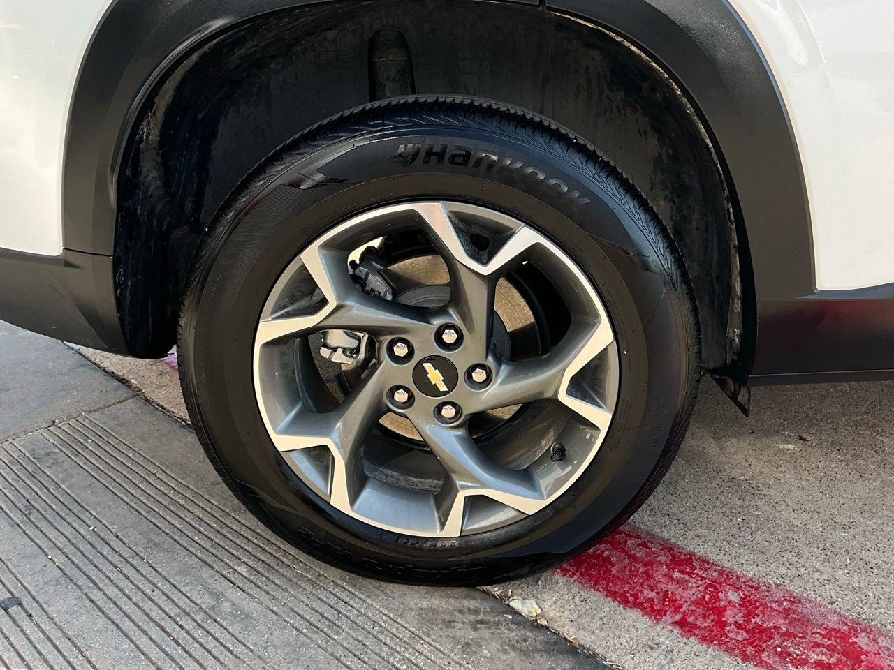 Used 2025 Chevrolet Trax LT image 9