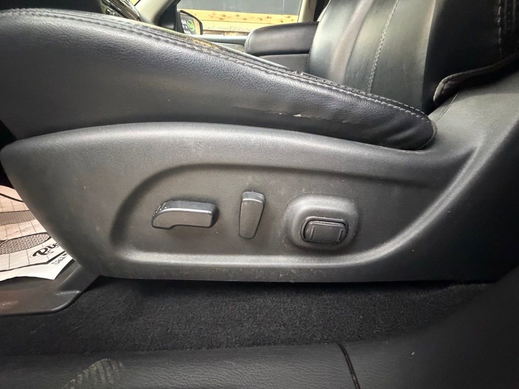 Used 2018 Nissan Pathfinder SL AWD/4WD image 32
