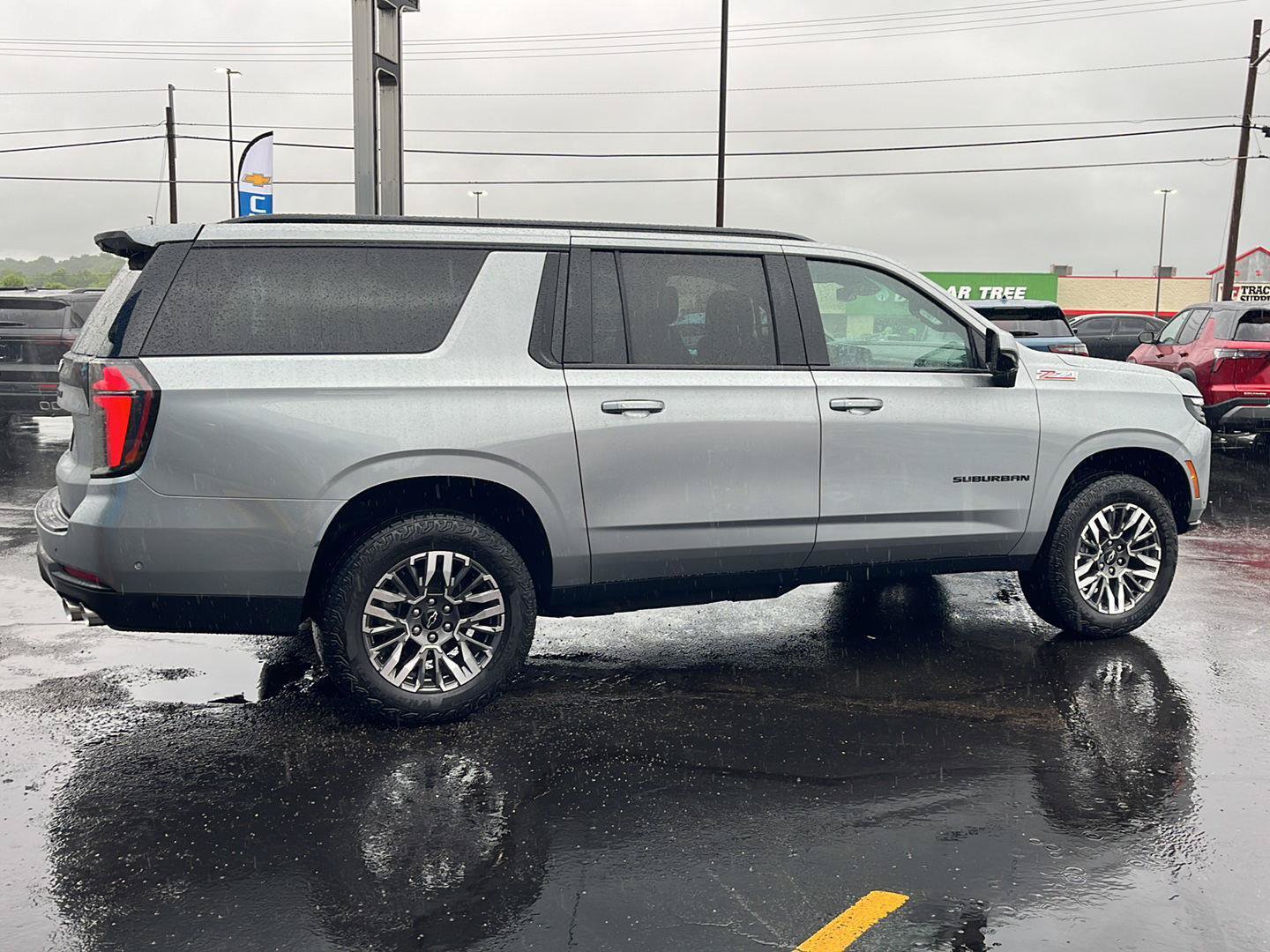 Used 2025 Chevrolet Suburban Z71 AWD/4WD image 6