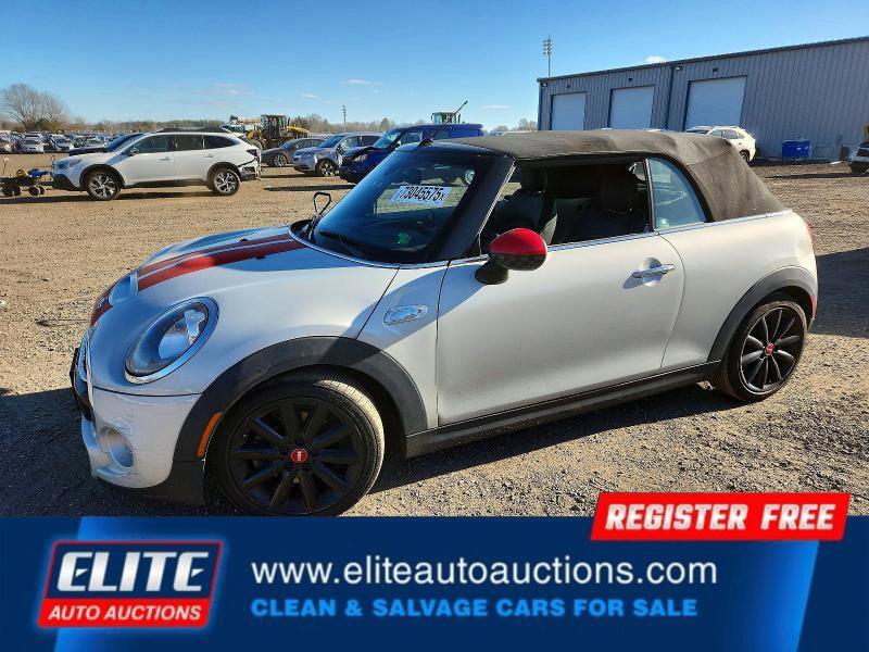 Used 2018 MINI Cooper S image 1