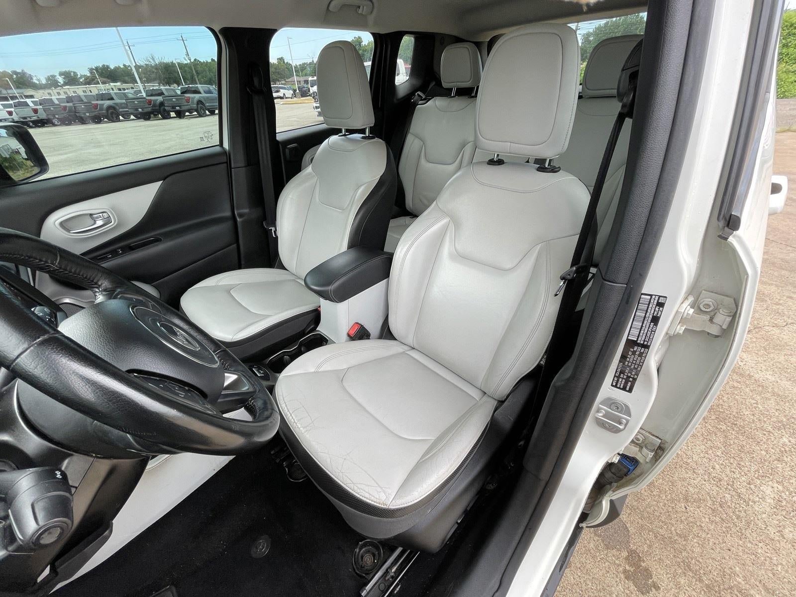 Used 2018 Jeep Renegade Limited w/ UConnect 8.4 Nav Group FWD image 10