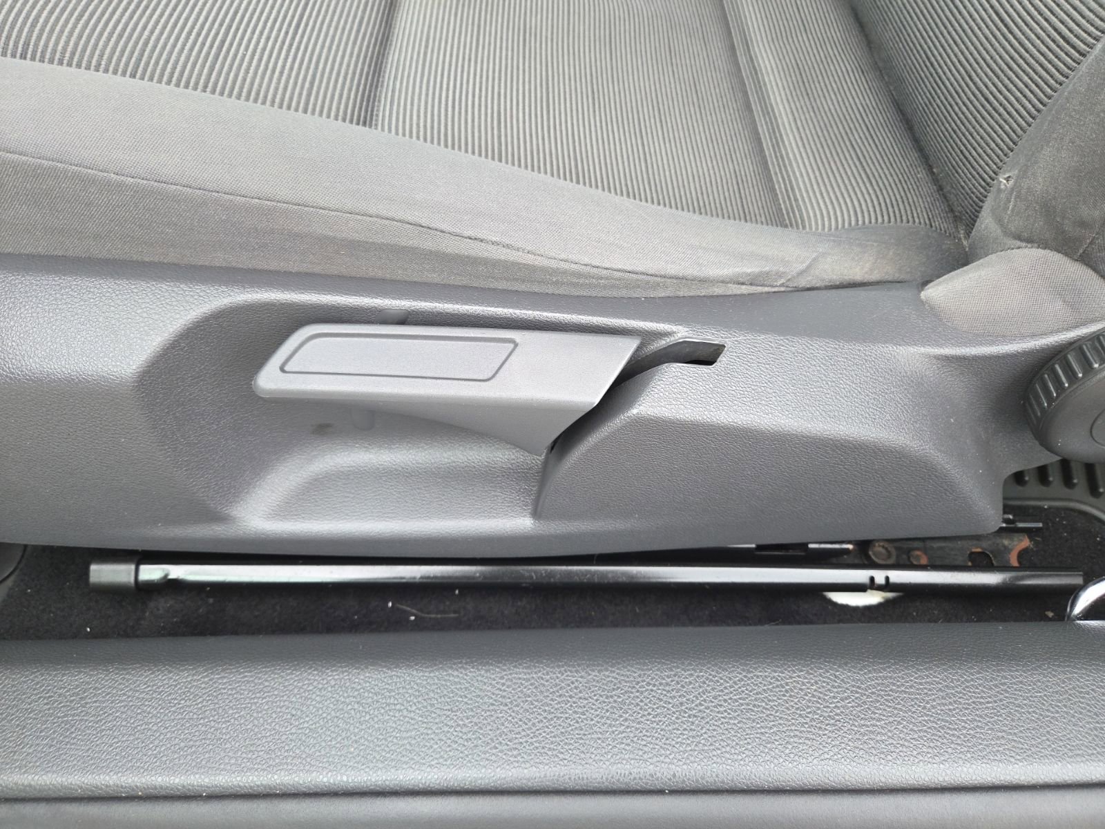 Used 2009 Volkswagen Rabbit S image 18