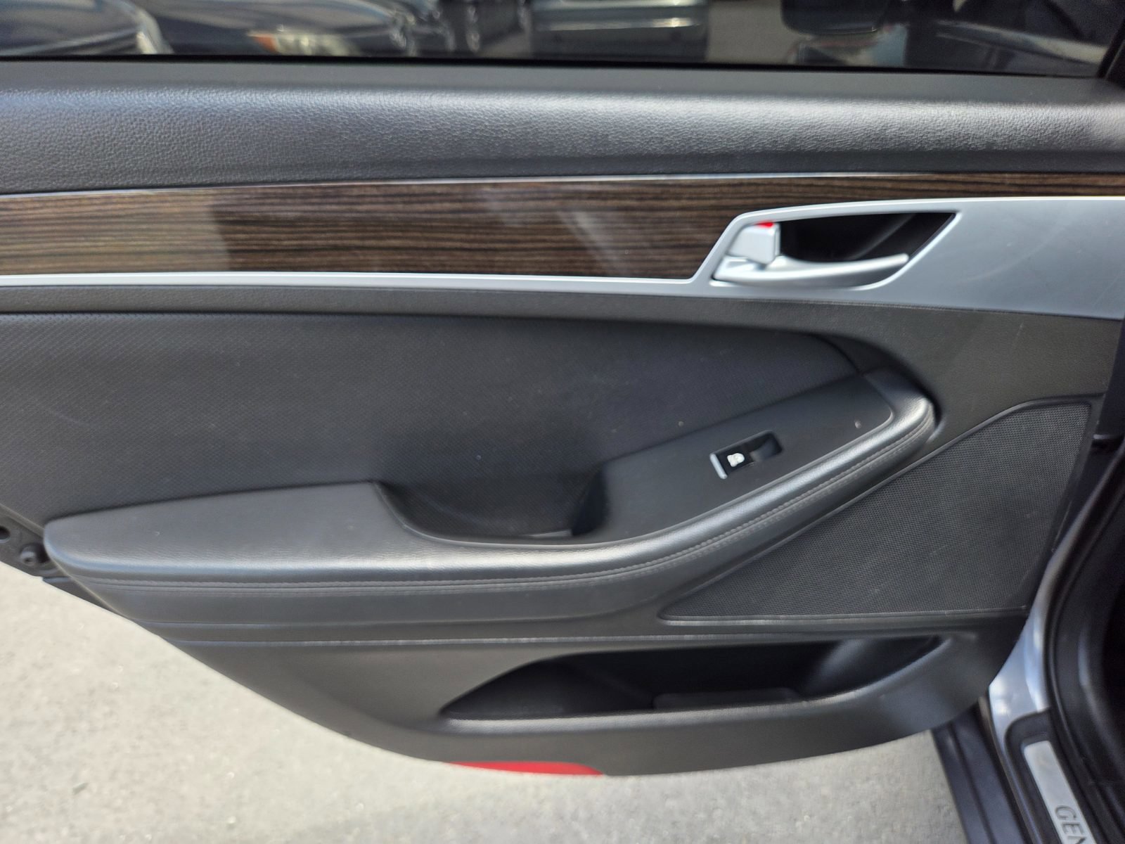 Used 2015 Hyundai Genesis 3.8 RWD image 8