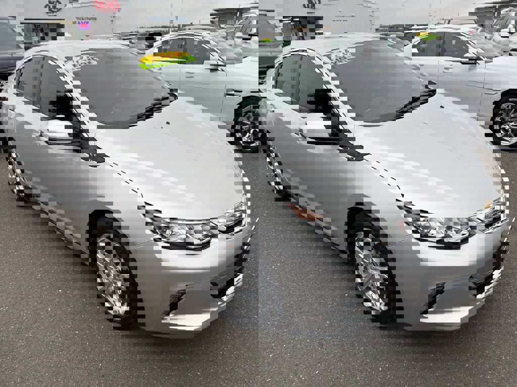 Used 2018 Chevrolet Volt LT w/ Comfort Package image 17