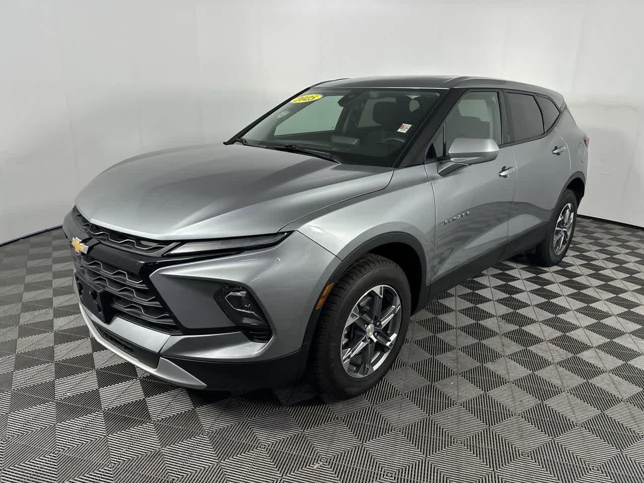 Used 2025 Chevrolet Blazer LT FWD image 4