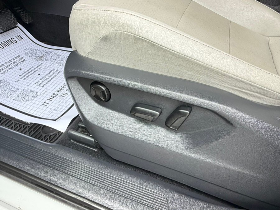 Used 2020 Volkswagen Tiguan SE FWD image 15
