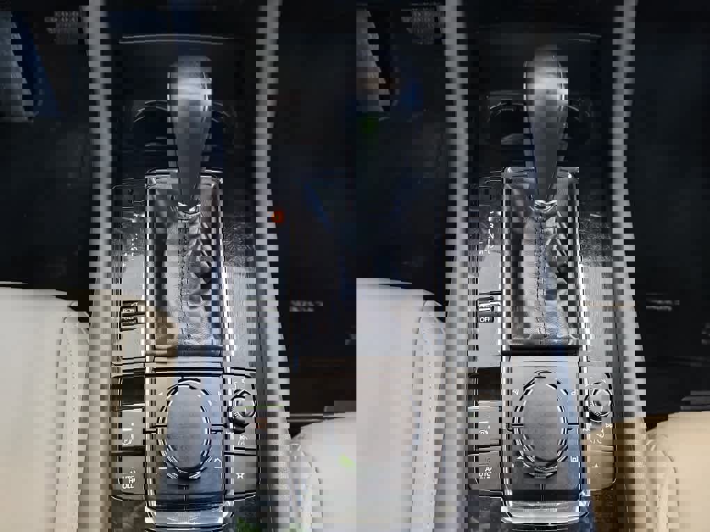 Used 2019 MAZDA MAZDA3 AWD Hatchback w/ Preferred Pkg image 16