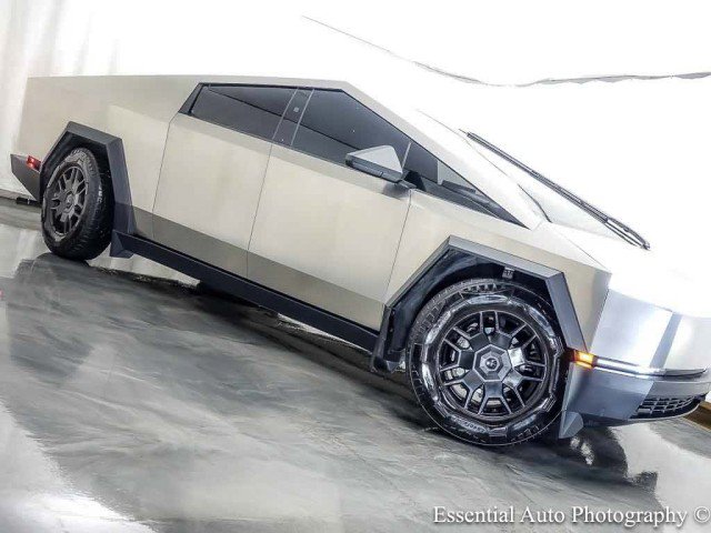 Used 2024 Tesla Cybertruck AWD Crew Cab image 4