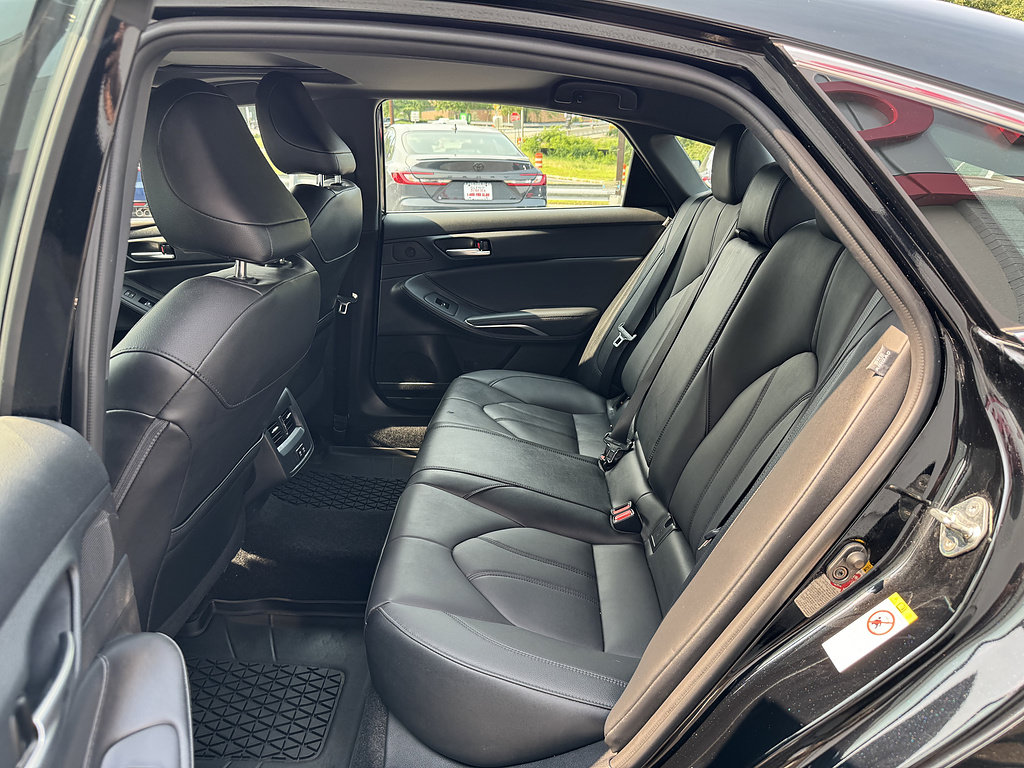 Used 2019 Toyota Avalon XLE w/ Moonroof Package FWD image 9