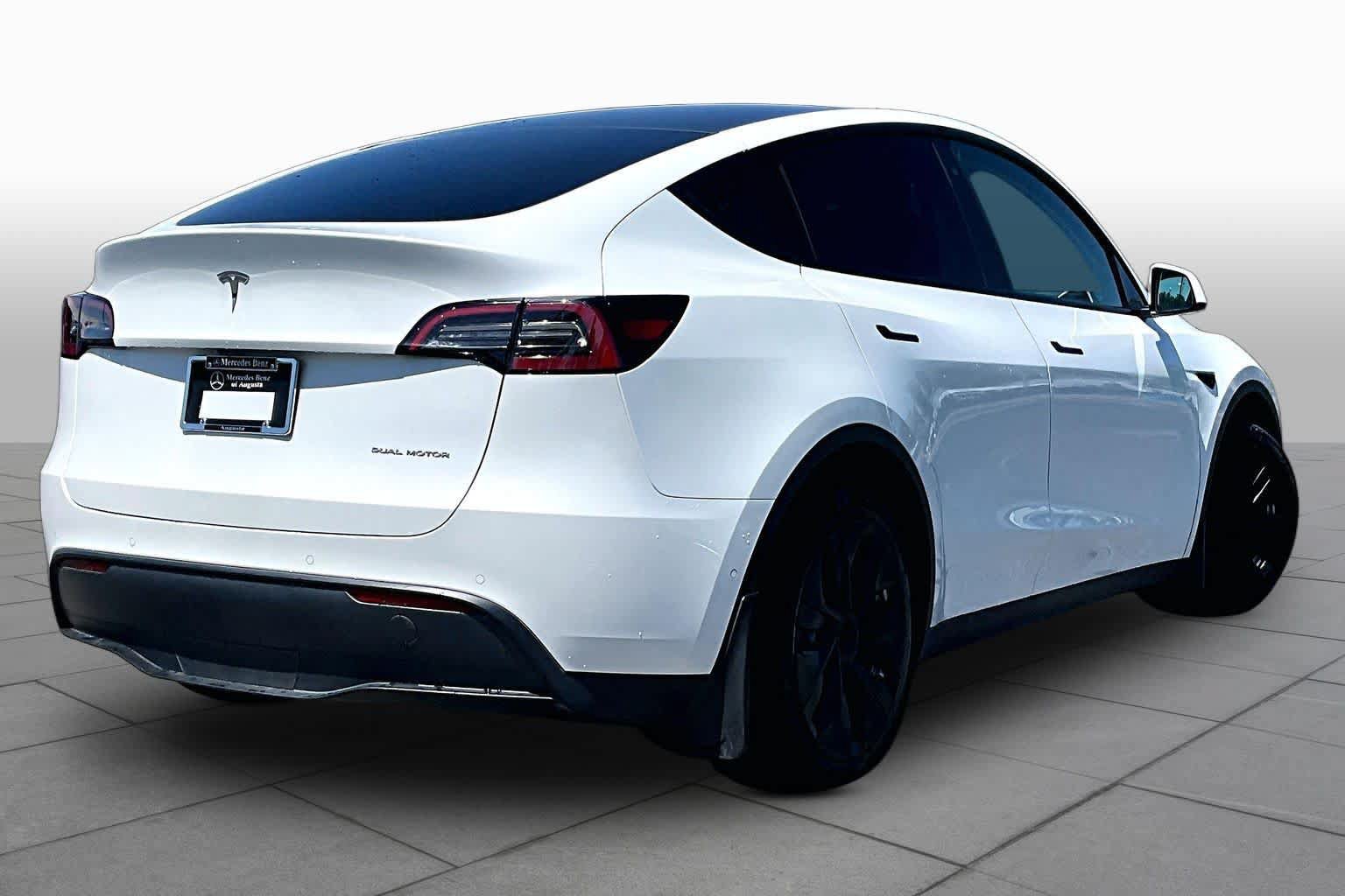 Used 2022 Tesla Model Y Long Range AWD/4WD image 13