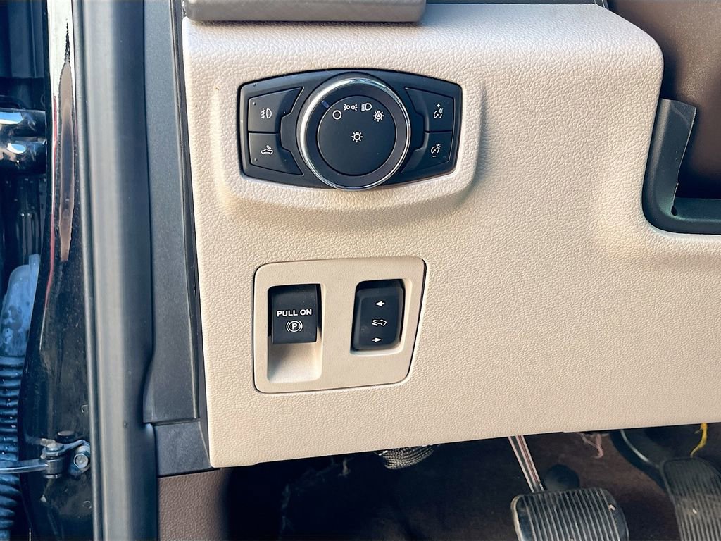 Used 2020 Ford F150 Limited w/ Trailer Tow Package image 10