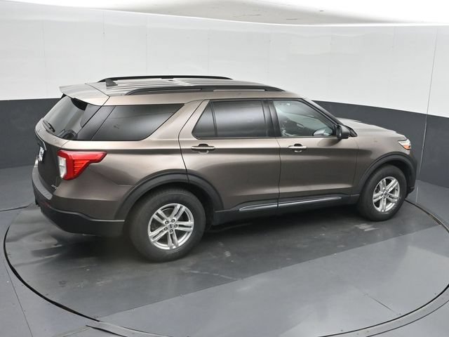Used 2021 Ford Explorer XLT w/ Equipment Group 202A AWD/4WD image 39