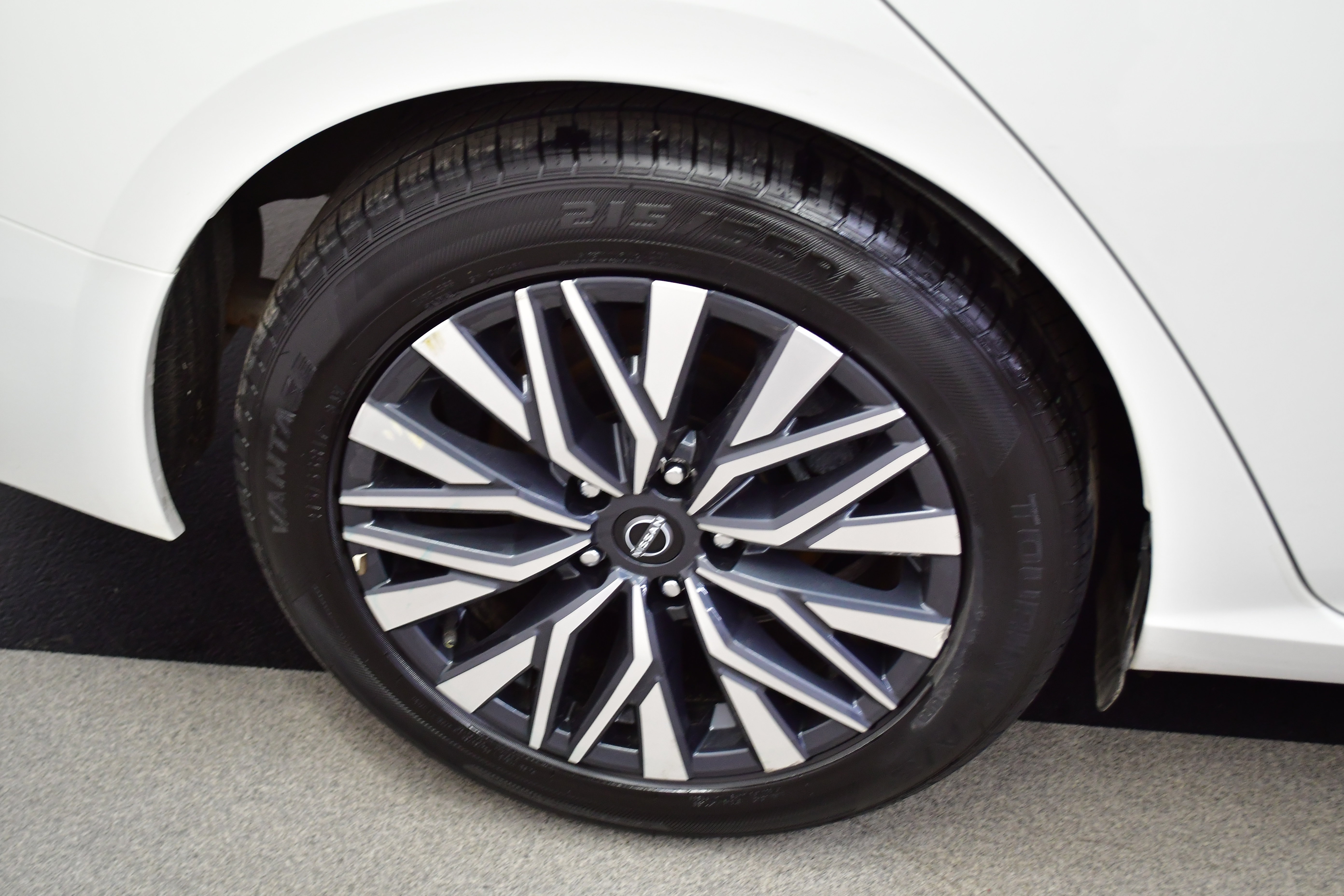 Used 2025 Nissan Altima 2.5 SV FWD image 35