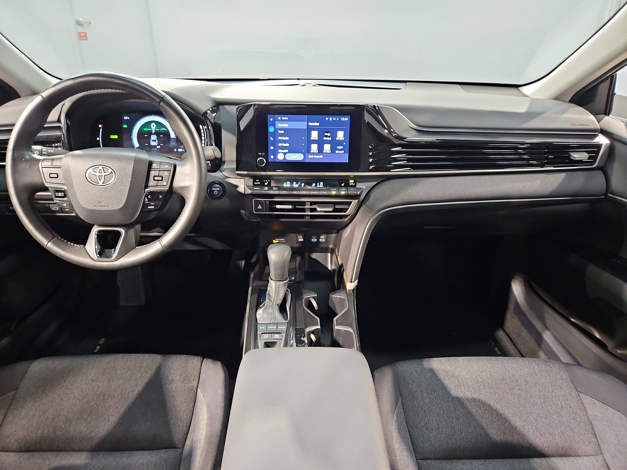 Used 2025 Toyota Camry LE w/ Convenience Package FWD image 10