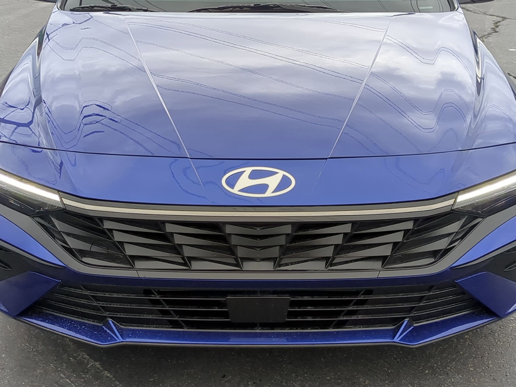 Used 2025 Hyundai Elantra Limited image 10