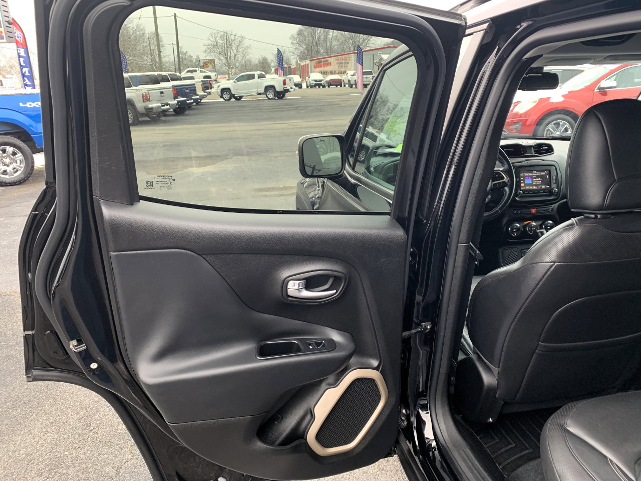 Used 2017 Jeep Renegade Limited image 27