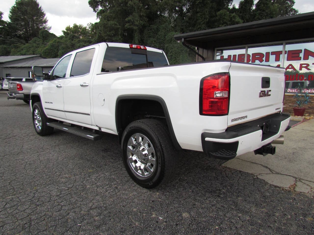 Used 2019 GMC Sierra 2500 Denali w/ Duramax Plus Package AWD/4WD image 3