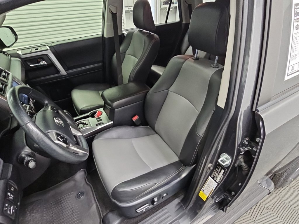 Used 2020 Toyota 4Runner SR5 Premium w/ Moonroof Package RWD image 27