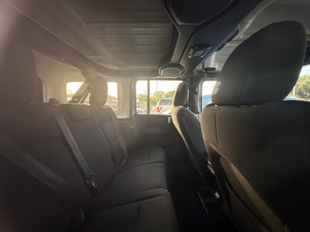 Used 2020 Jeep Wrangler Unlimited Sahara AWD/4WD image 7