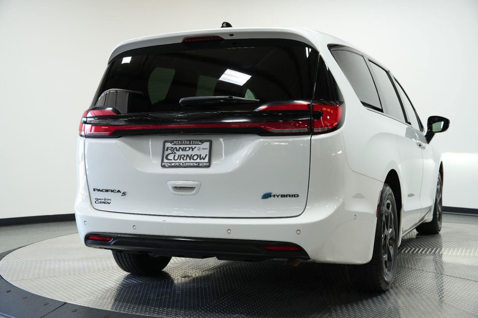 Used 2024 Chrysler Pacifica Limited FWD image 8