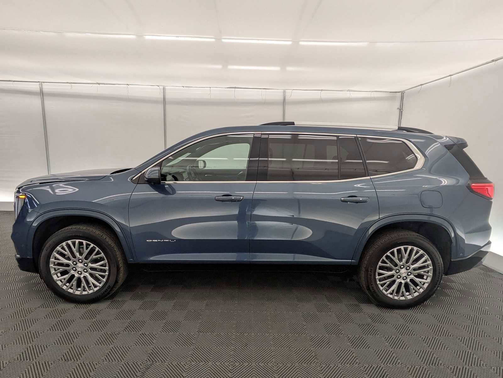 Used 2025 GMC Acadia Denali w/ Super Cruise Package AWD/4WD image 3
