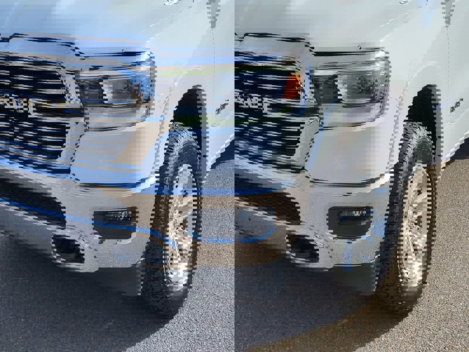 Used 2020 RAM 1500 Laramie w/ Off Road Group image 7