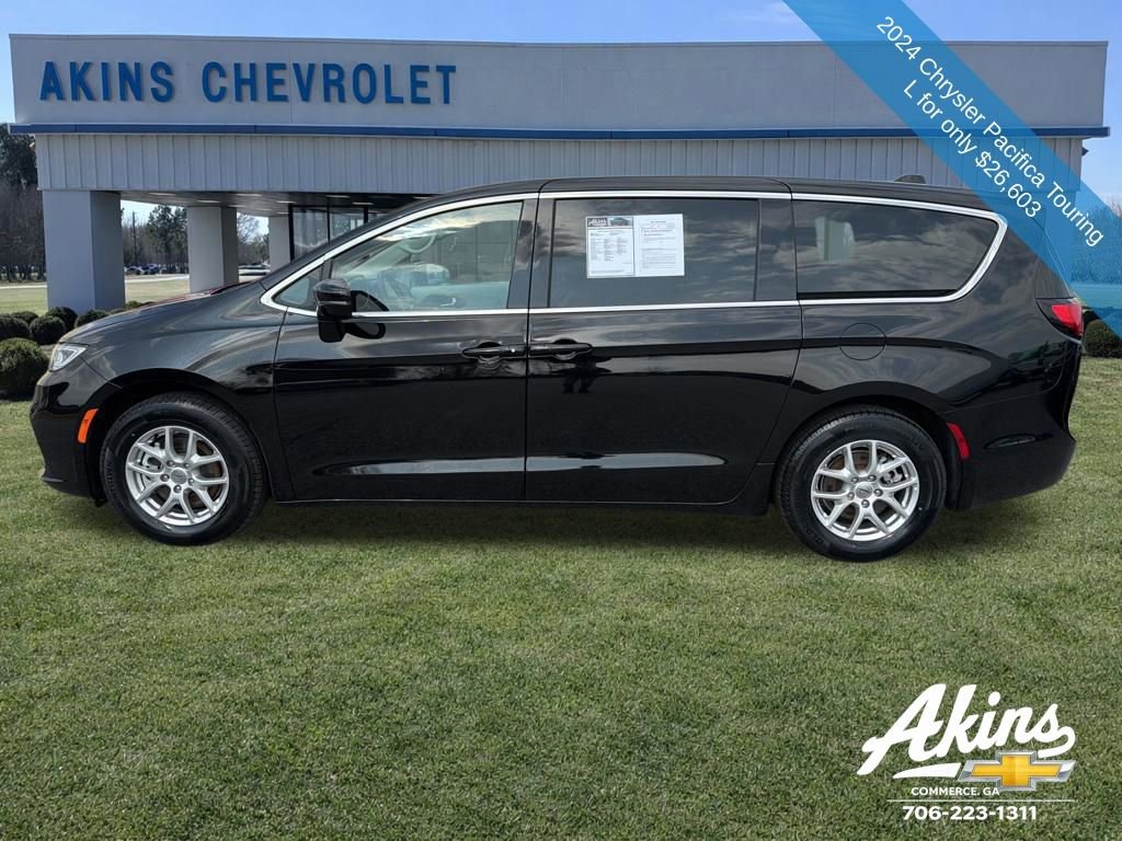 Used 2024 Chrysler Pacifica Touring-L image 9