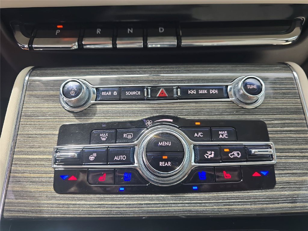 Certified 2023 Lincoln Aviator Black Label Grand Touring w/ Class IV Trailer Tow Package AWD/4WD image 20