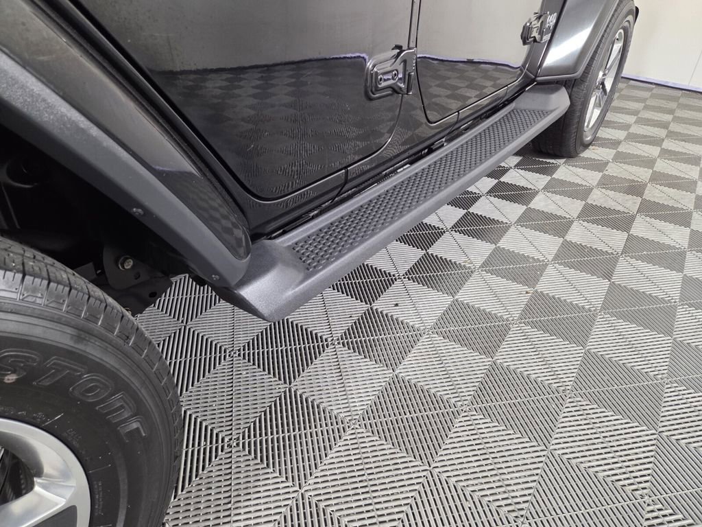 Used 2018 Jeep Wrangler Unlimited Sahara w/ Safety Group image 30