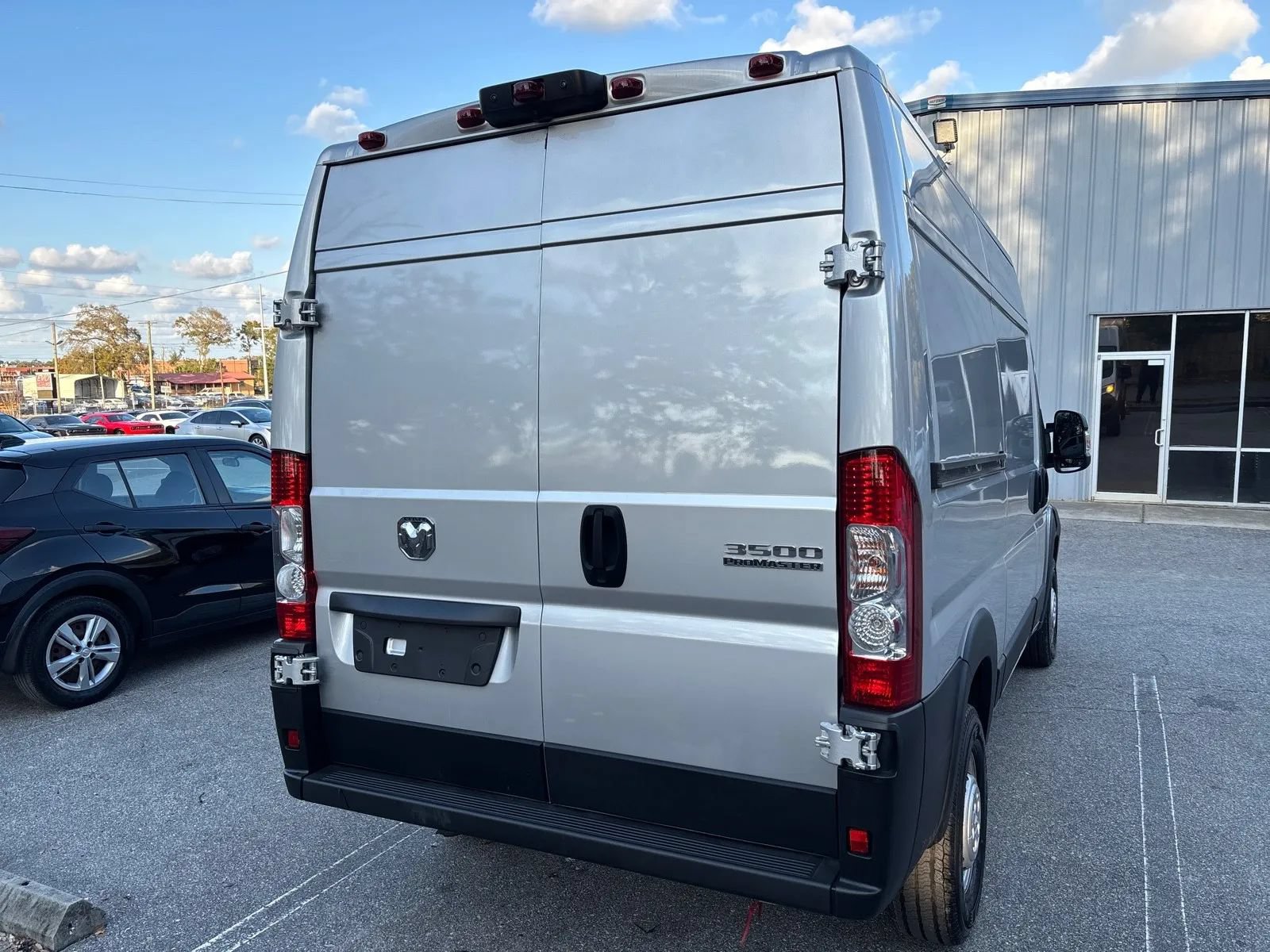 Used 2025 RAM ProMaster 3500 FWD image 9