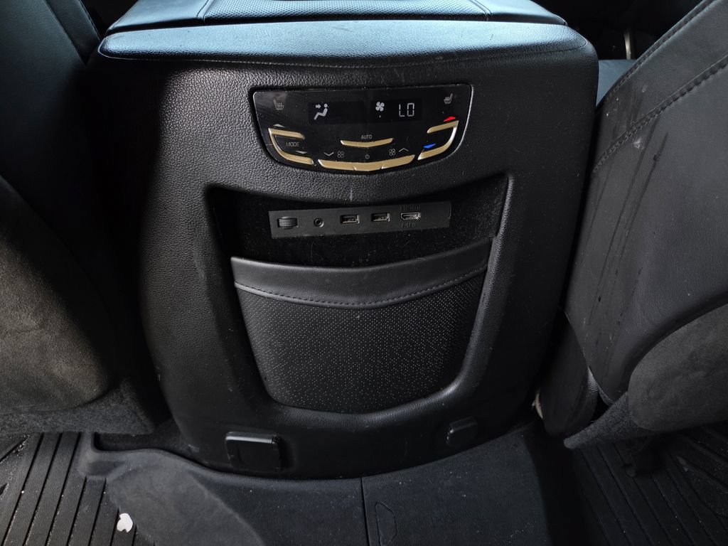 Used 2018 Cadillac Escalade Platinum AWD/4WD image 22