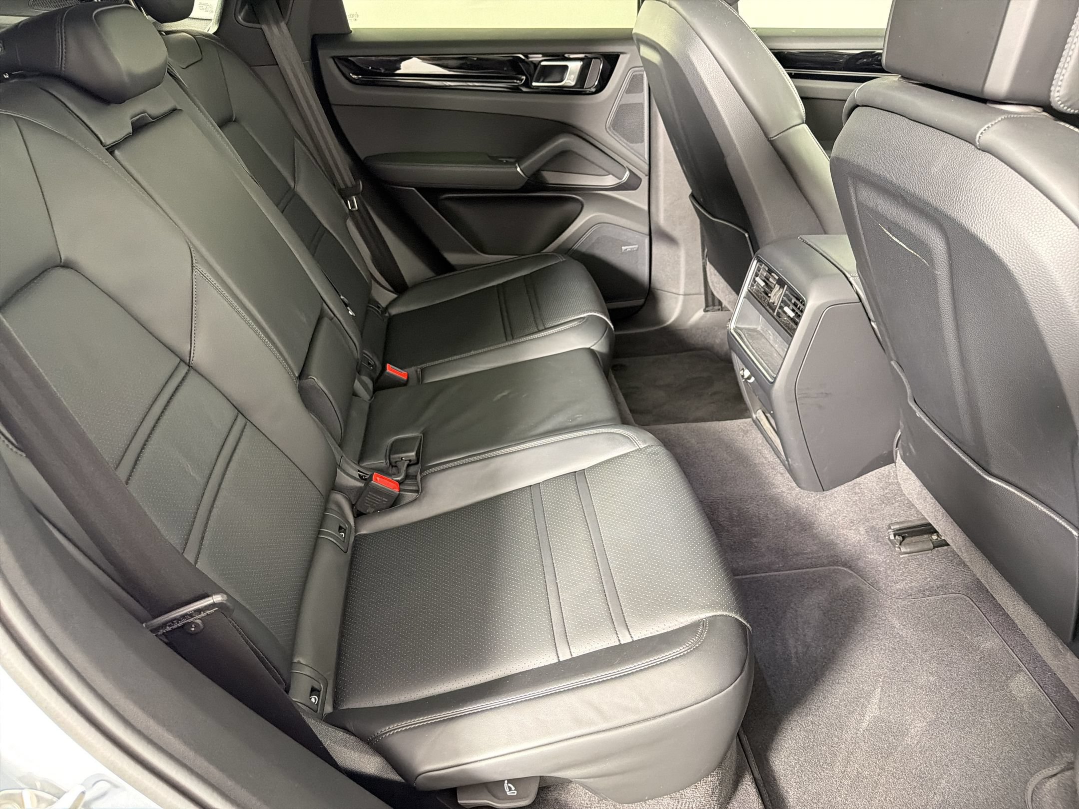 Certified 2023 Porsche Cayenne Coupe AWD/4WD image 29