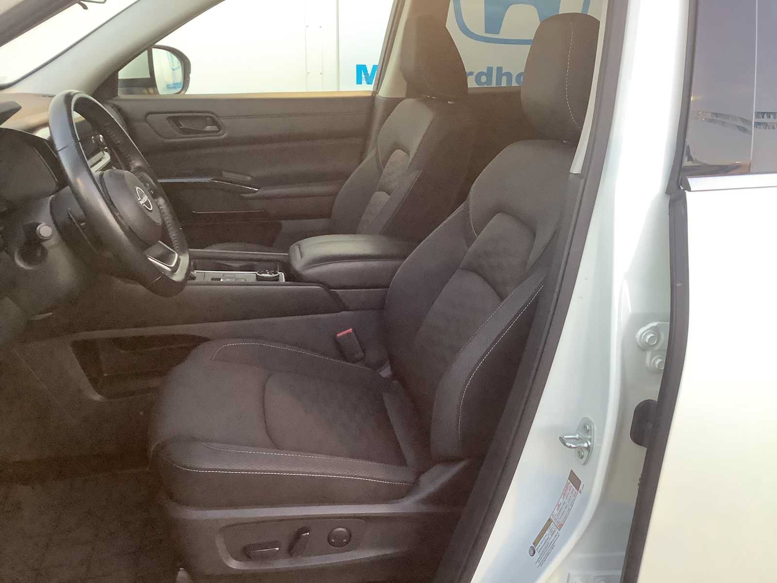Used 2024 Nissan Pathfinder SV AWD/4WD image 11