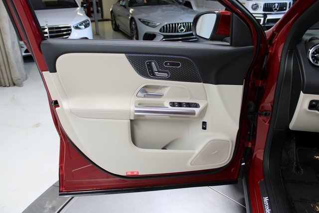 Used 2024 Mercedes-Benz GLA 250 w/ Exclusive Package image 40