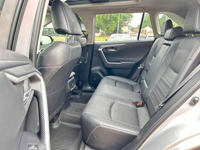 Used 2019 Toyota RAV4 Limited w/ Advanced Technology Package AWD/4WD image 18