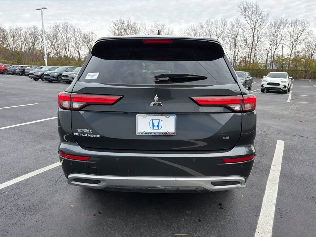 Used 2024 Mitsubishi Outlander SE image 4