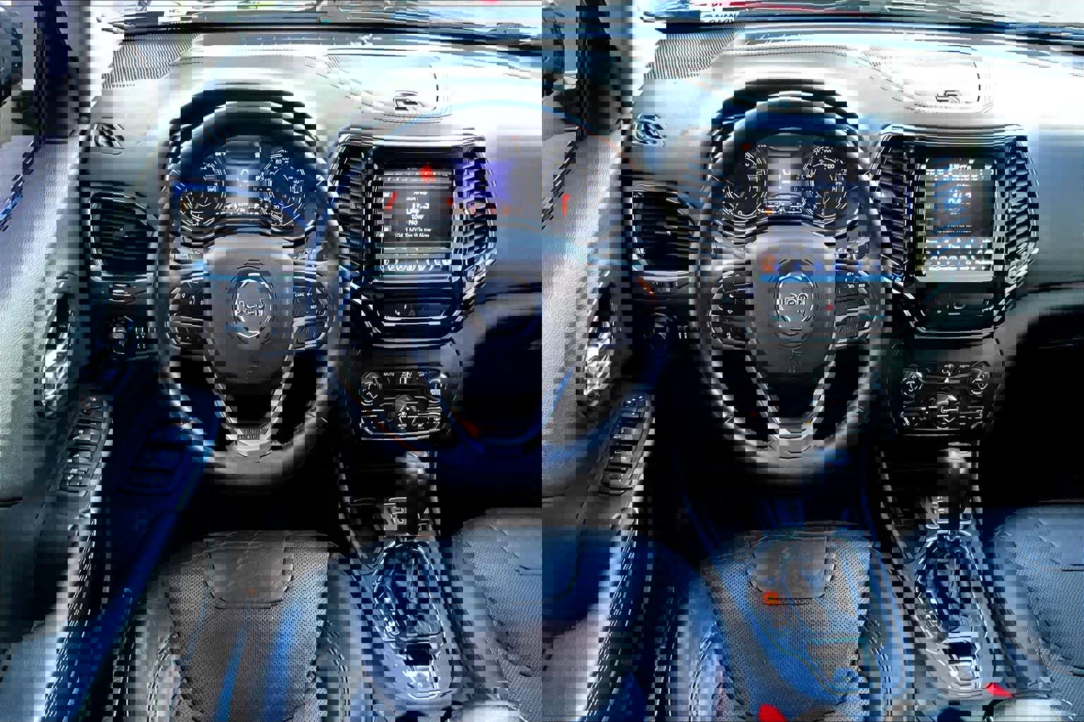 Used 2019 Jeep Cherokee Limited image 5